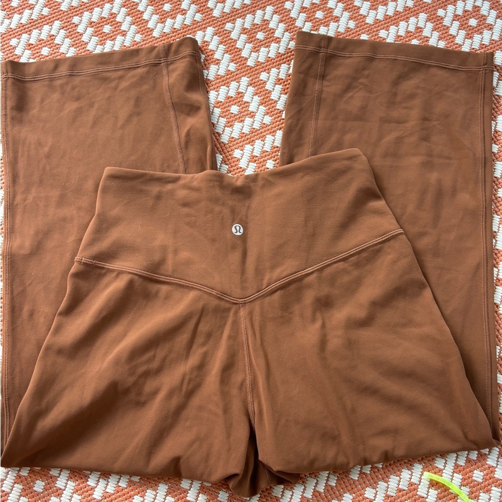 Lululemon wide leg capris size 6